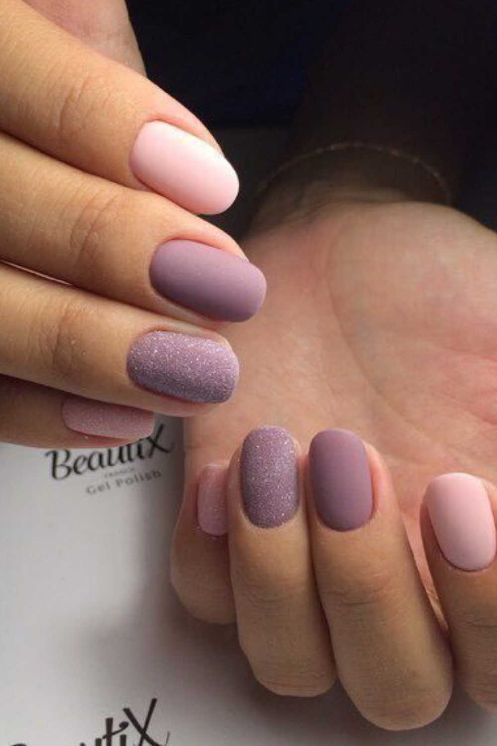 Матовый маникюр пастельных тонов на короткие ногти (29 фото)