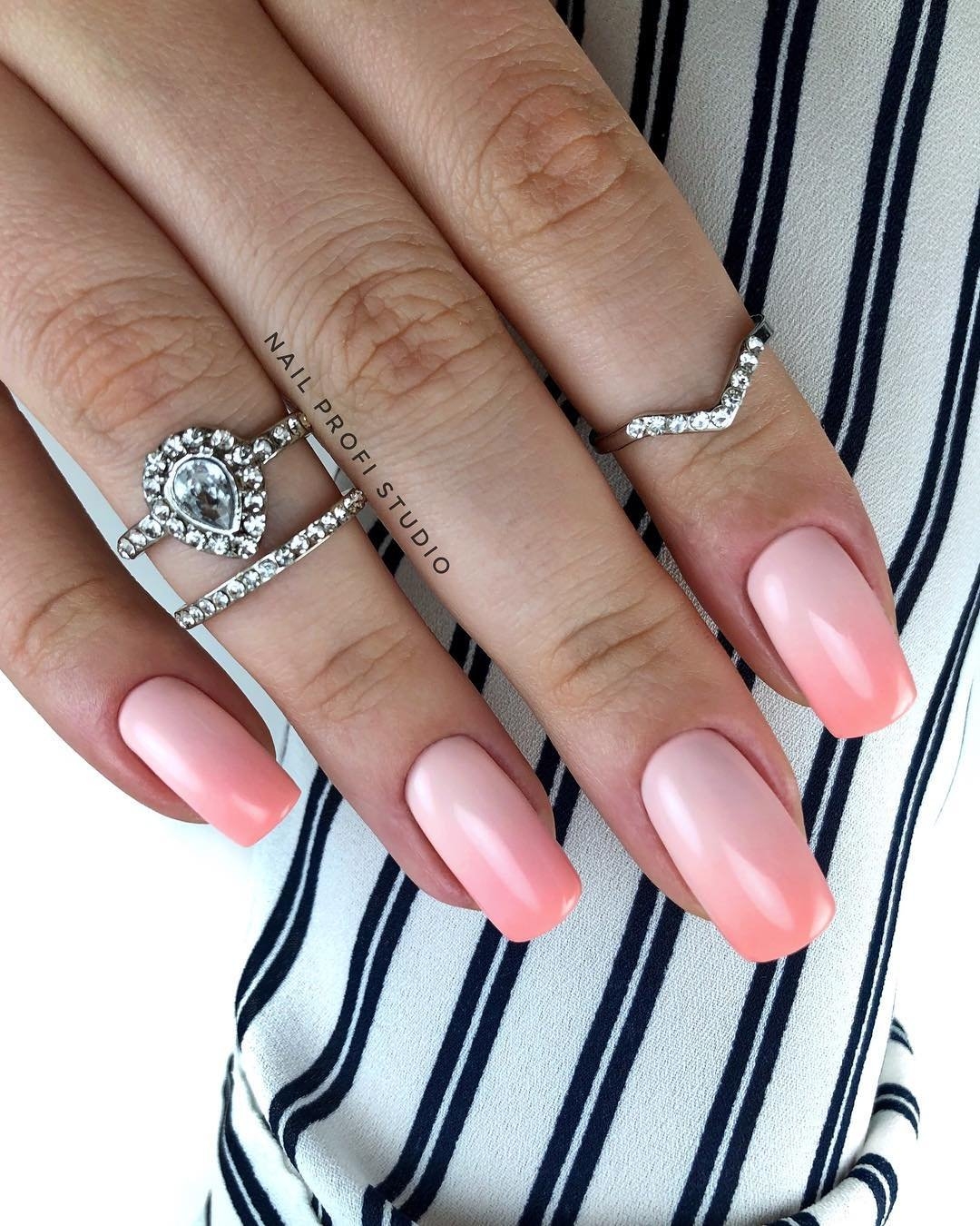 Изящный маникюр для деловой женщины (38 фото)