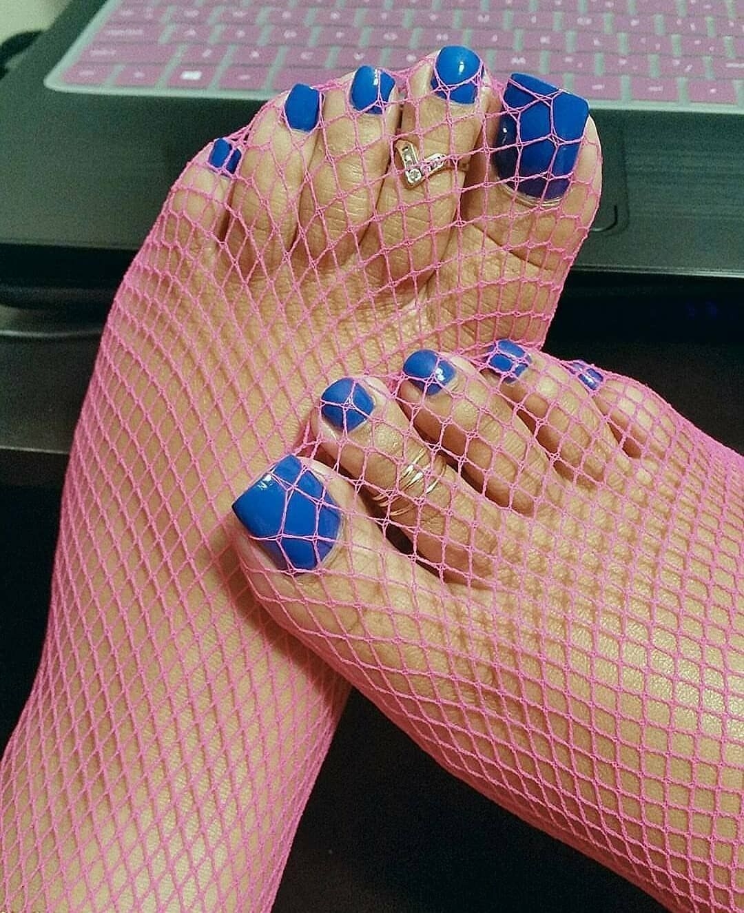 Педикюр в чулках