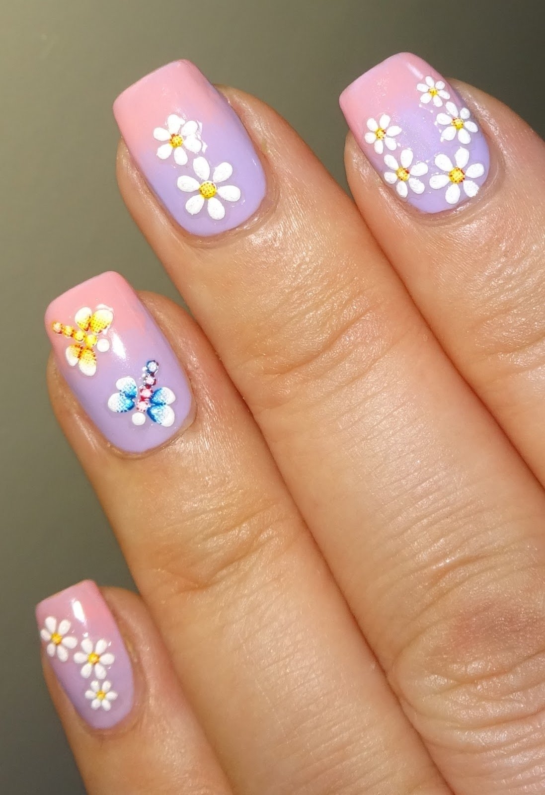 Дизайн ногтей с ромашками. Цветочки дотсом. Ромашки на ногтях. Маленькие цветочки на ногтях. Ногти с цветочками.
