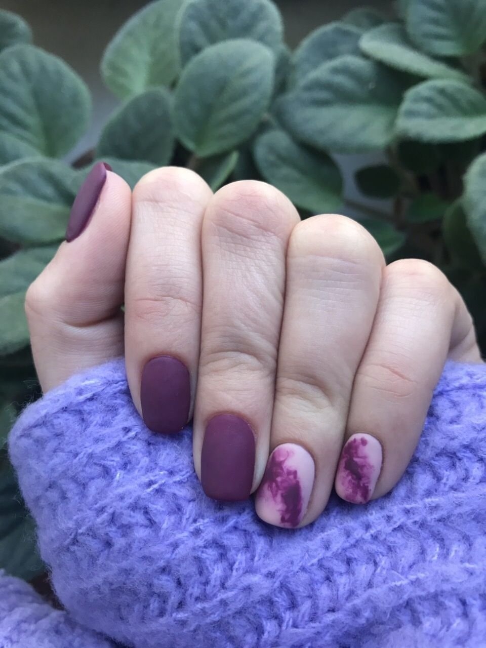 Маникюр слива матовый