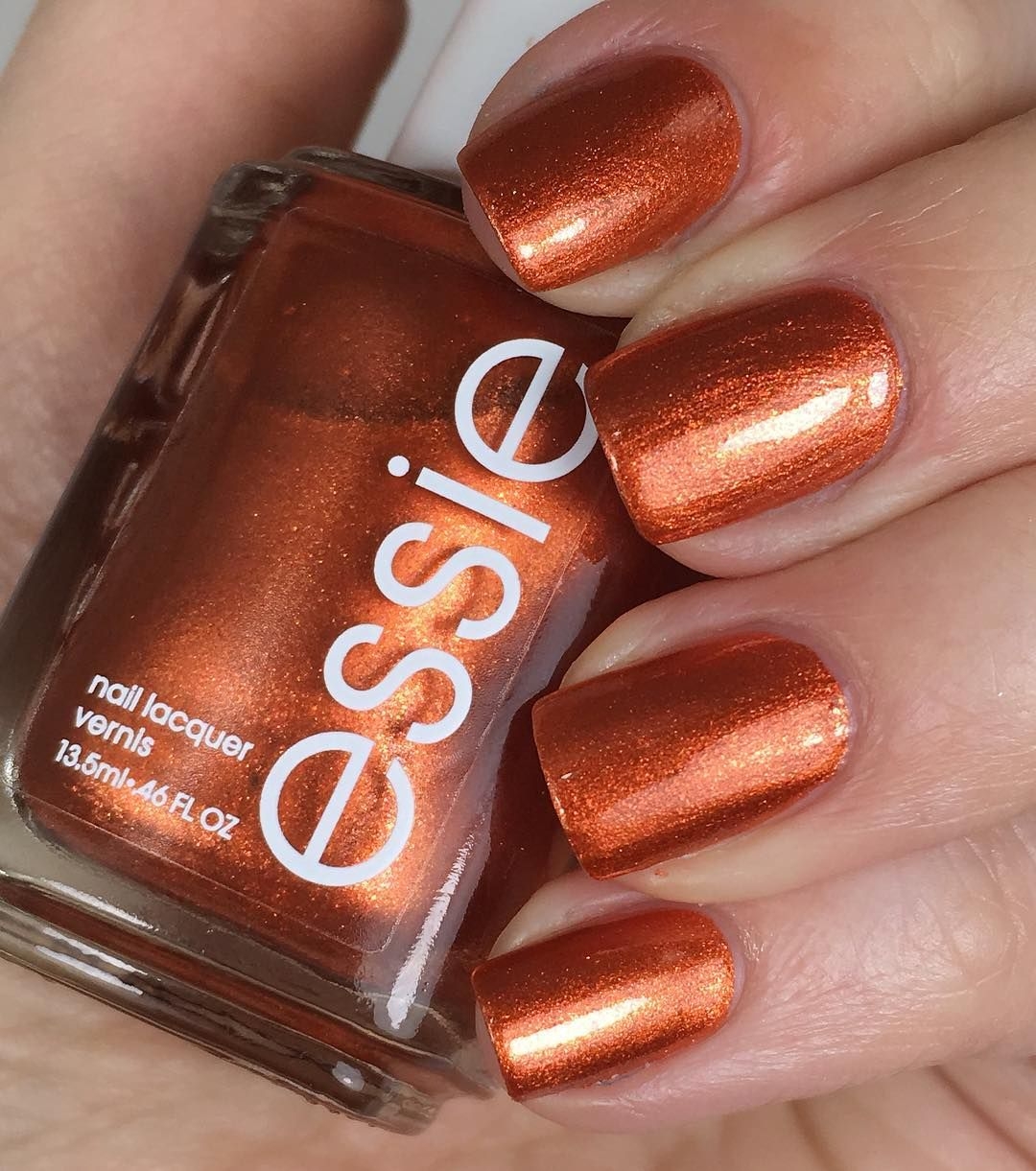 Essie брусничный