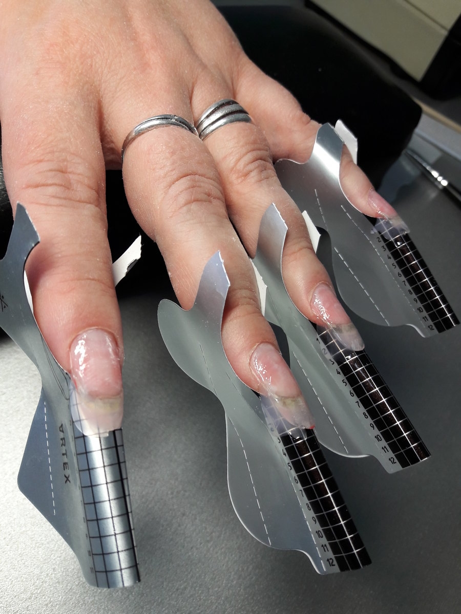 Как делают наращивание ногтей на формах