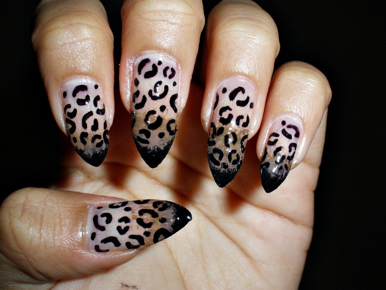 Тигровые ногти дизайн. Леопардовый маникюр 2020. Тигровые ногти. Леопардовые ногти. Маникюр с леопардовым рисунком.