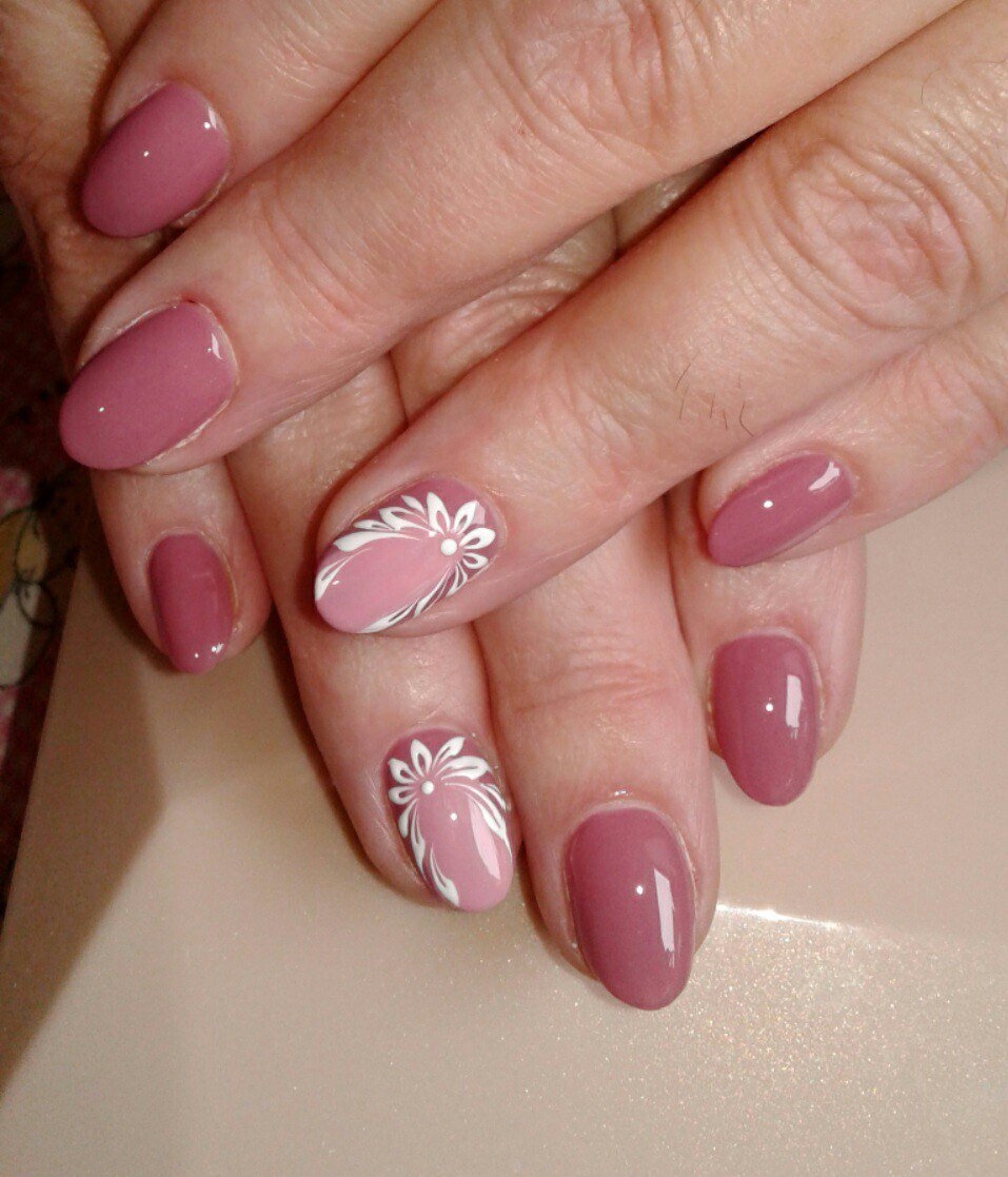 Коралловый маникюр с наклейками