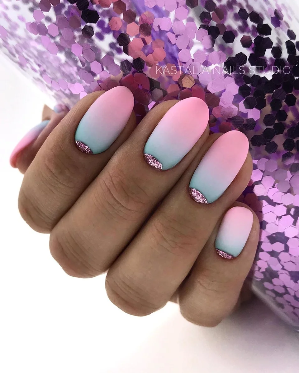 Маникюр на короткие ногти градиент