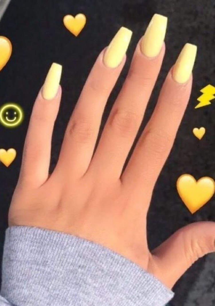 Жёлтый маникюр на короткие