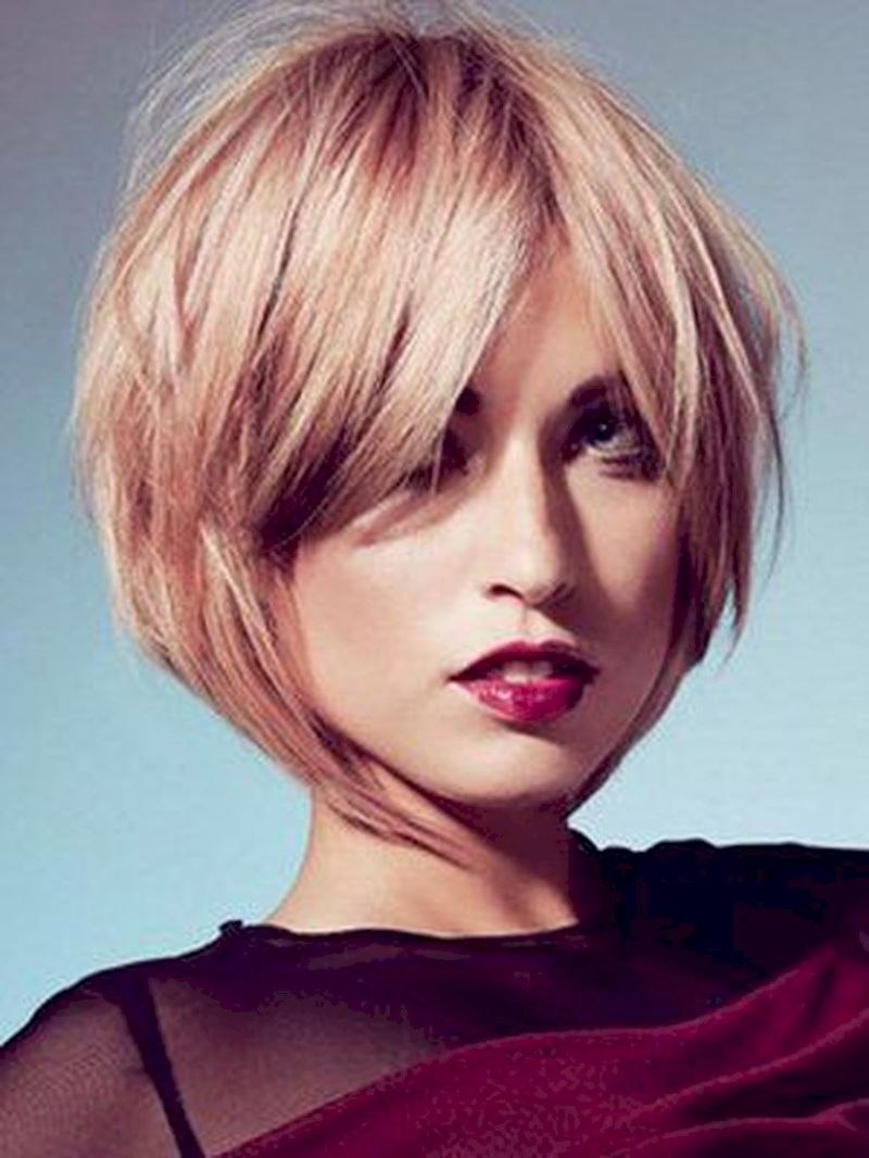 Стрижка layered short Bob