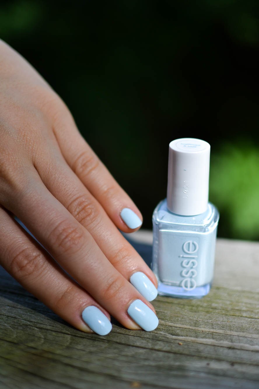 База голубая. Essie 2021. Essie 2021 синий. Essie ремувер. Эсси Трегауэн.