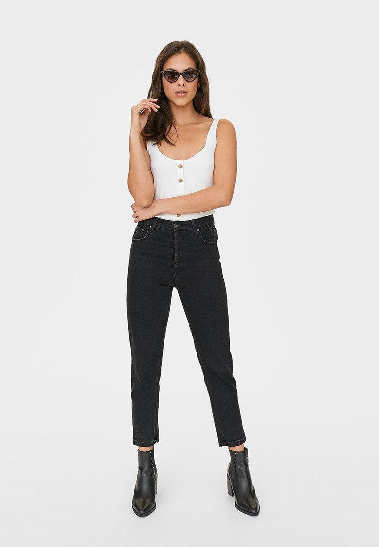 Джинсы женские mom Fit Pull Bear