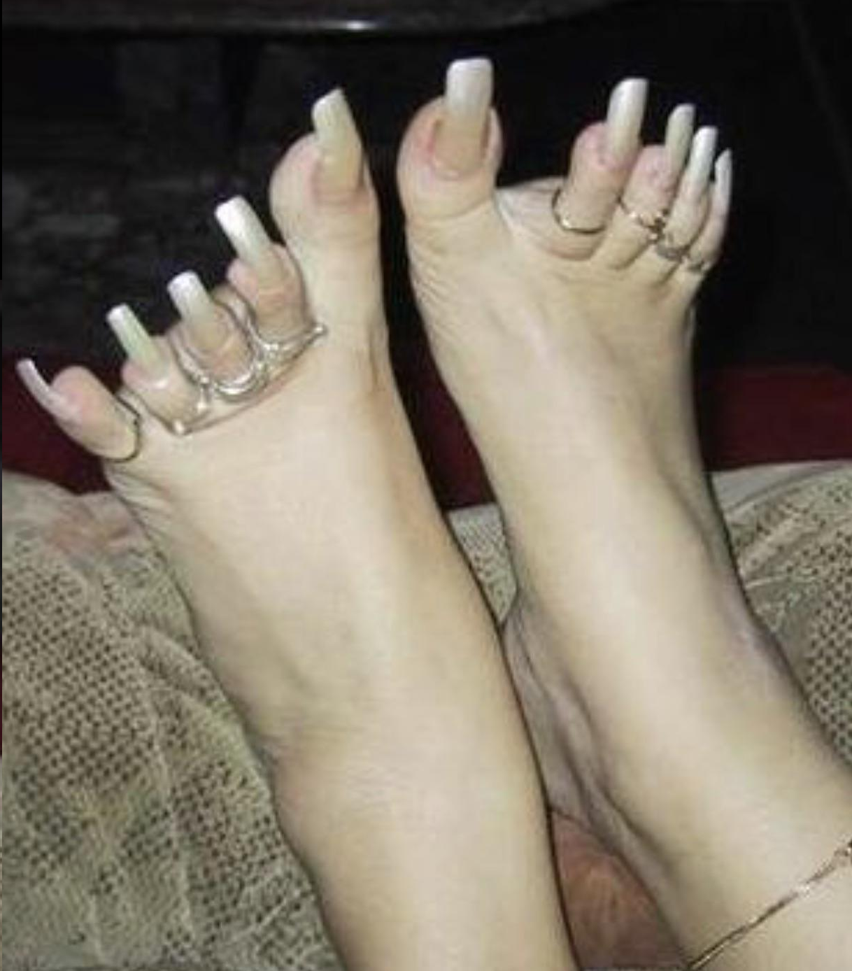 Длинные пальцы ног женщин