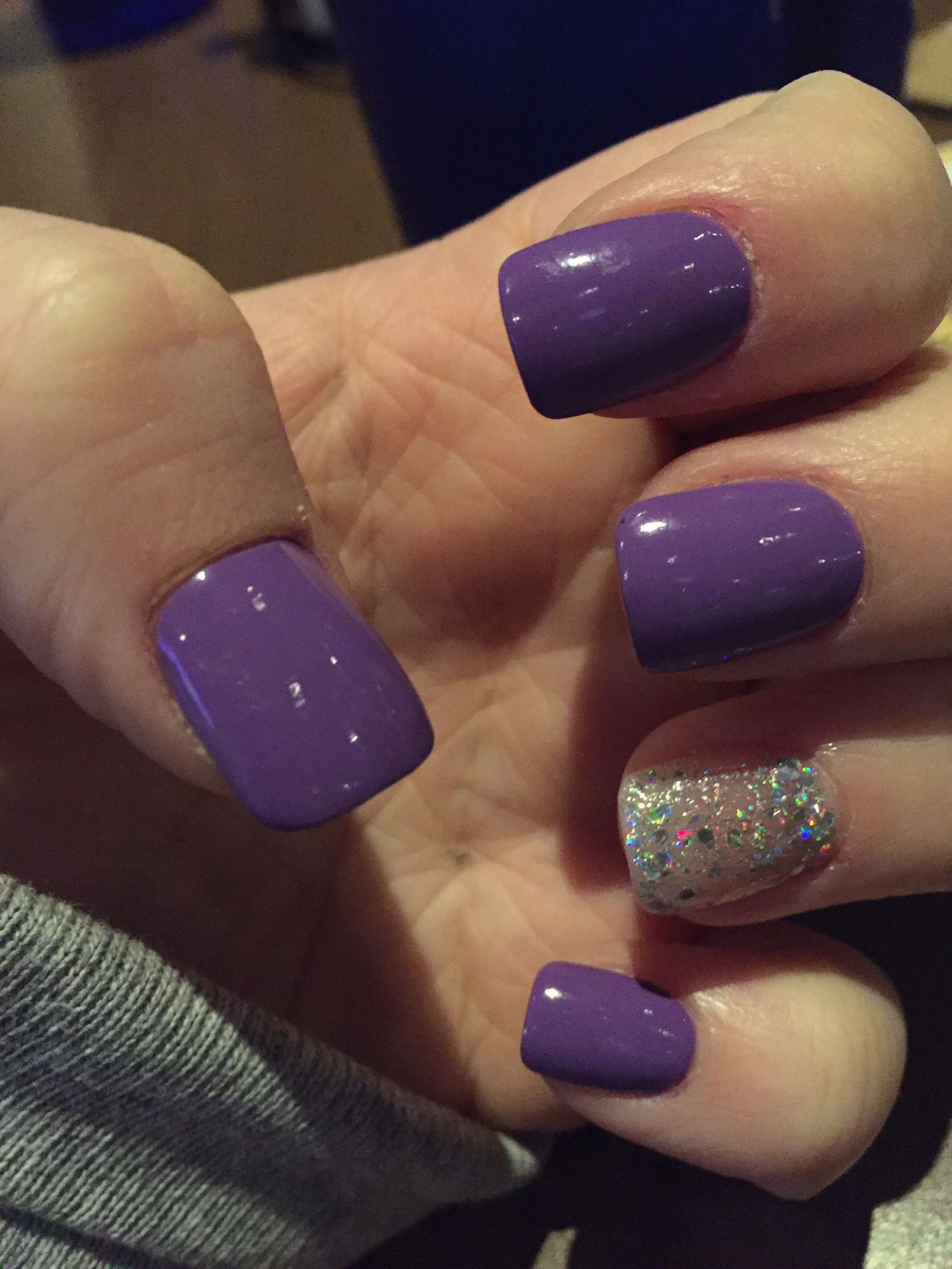 Фиолетовый маникюр на короткие квадратные ногти