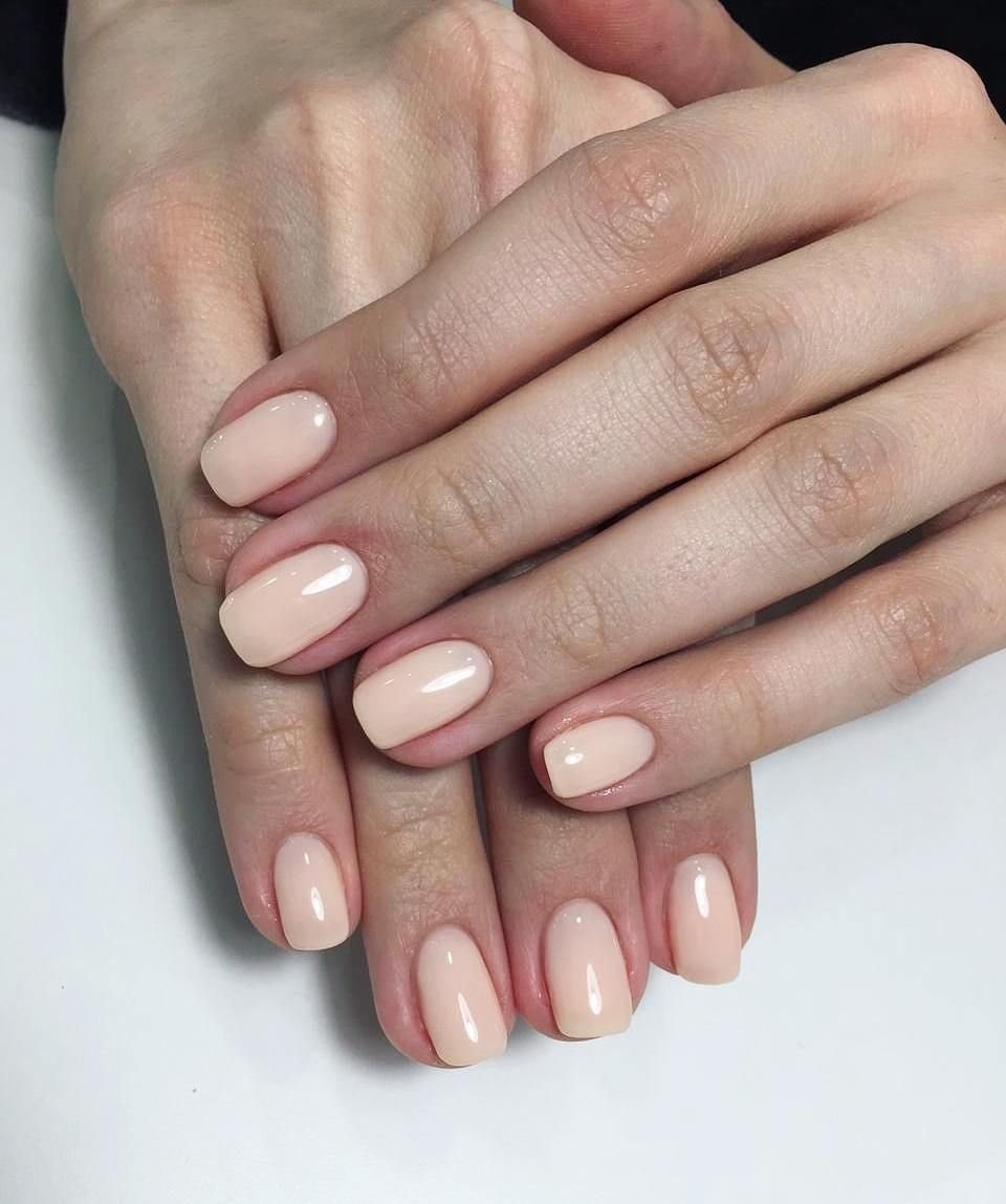 Однотонный маникюр на короткие ногти