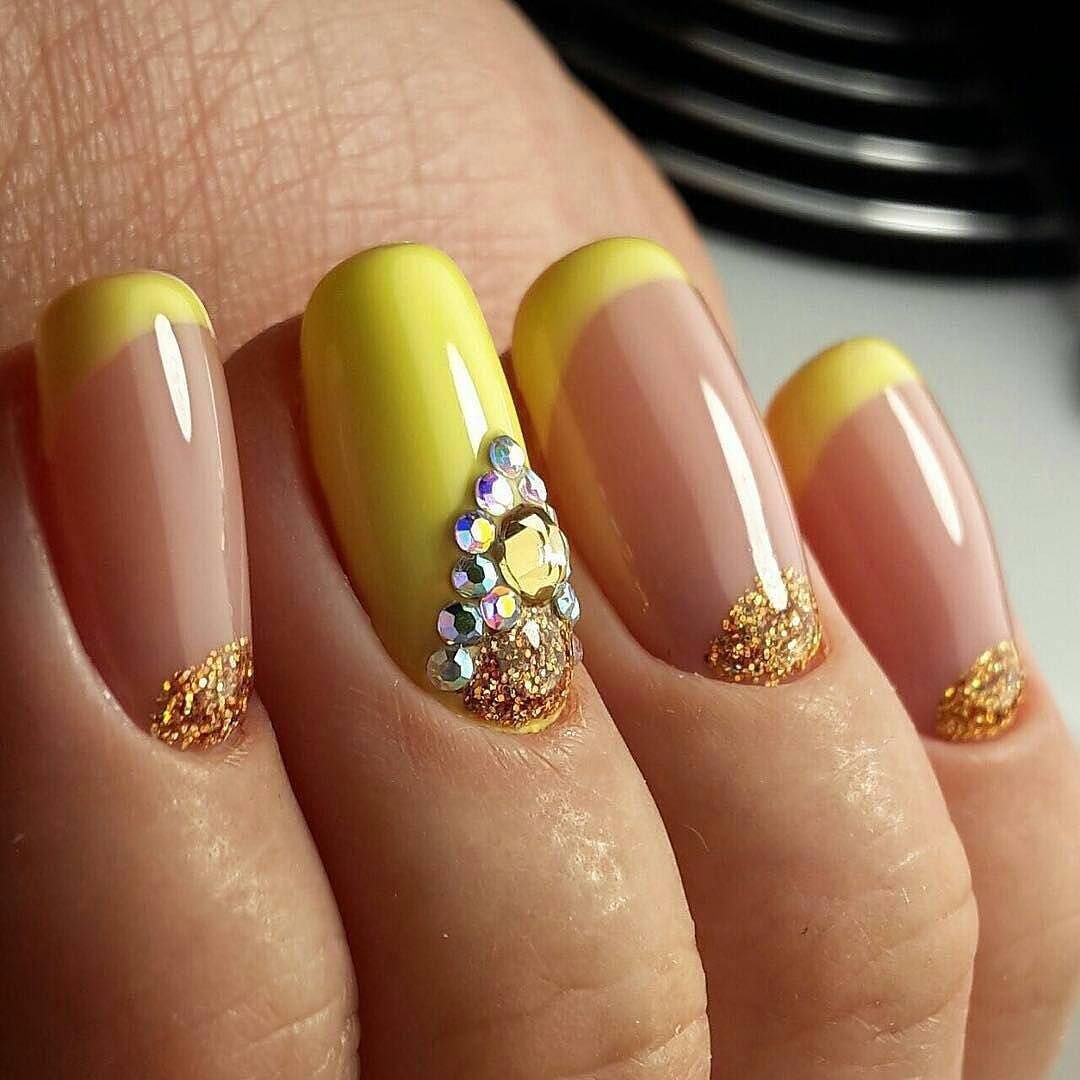 Лимонный дизайн ногтей. Красивые желтые ногти. Золотой френч на ногтях. Маникюр с жёлтым цветом. Ногти желтые с блестками.