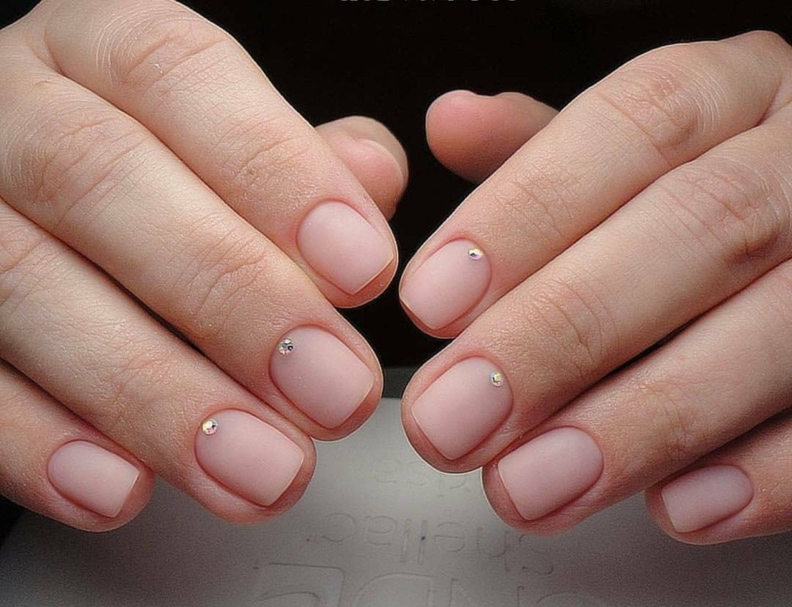 Телесные ногти короткие