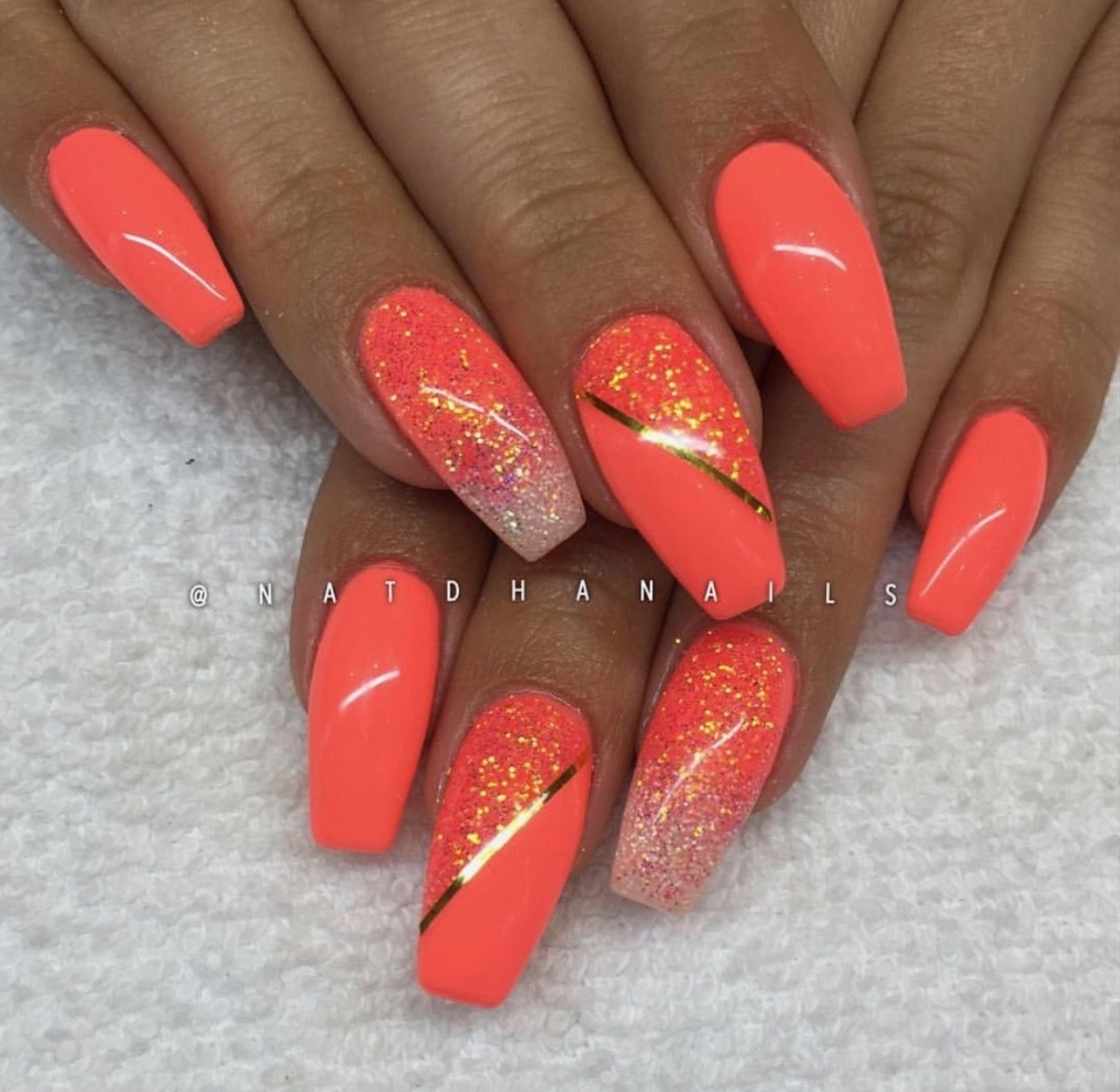 Коралловые ногти однотонные