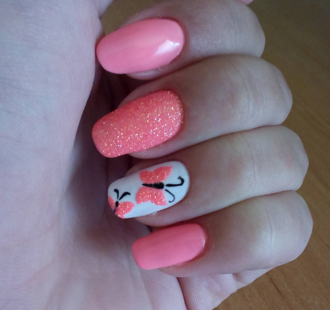 Коралловый маникюр