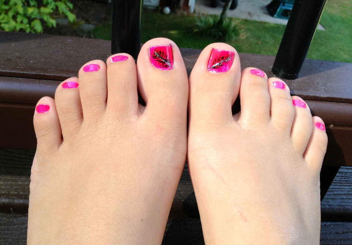 Lara belospes feet