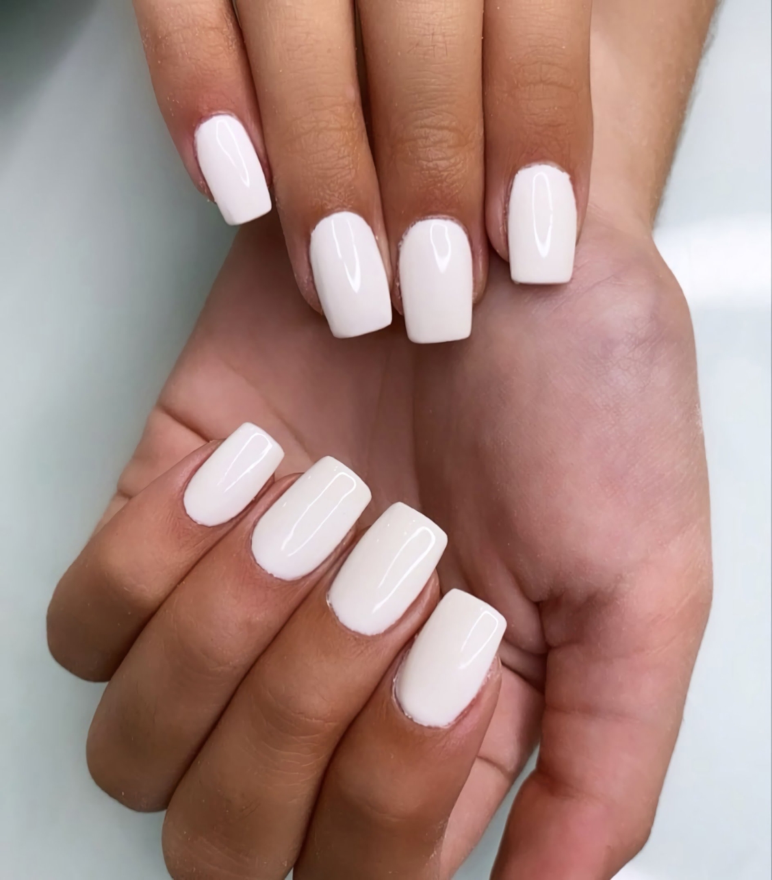 Белые короткие ногти