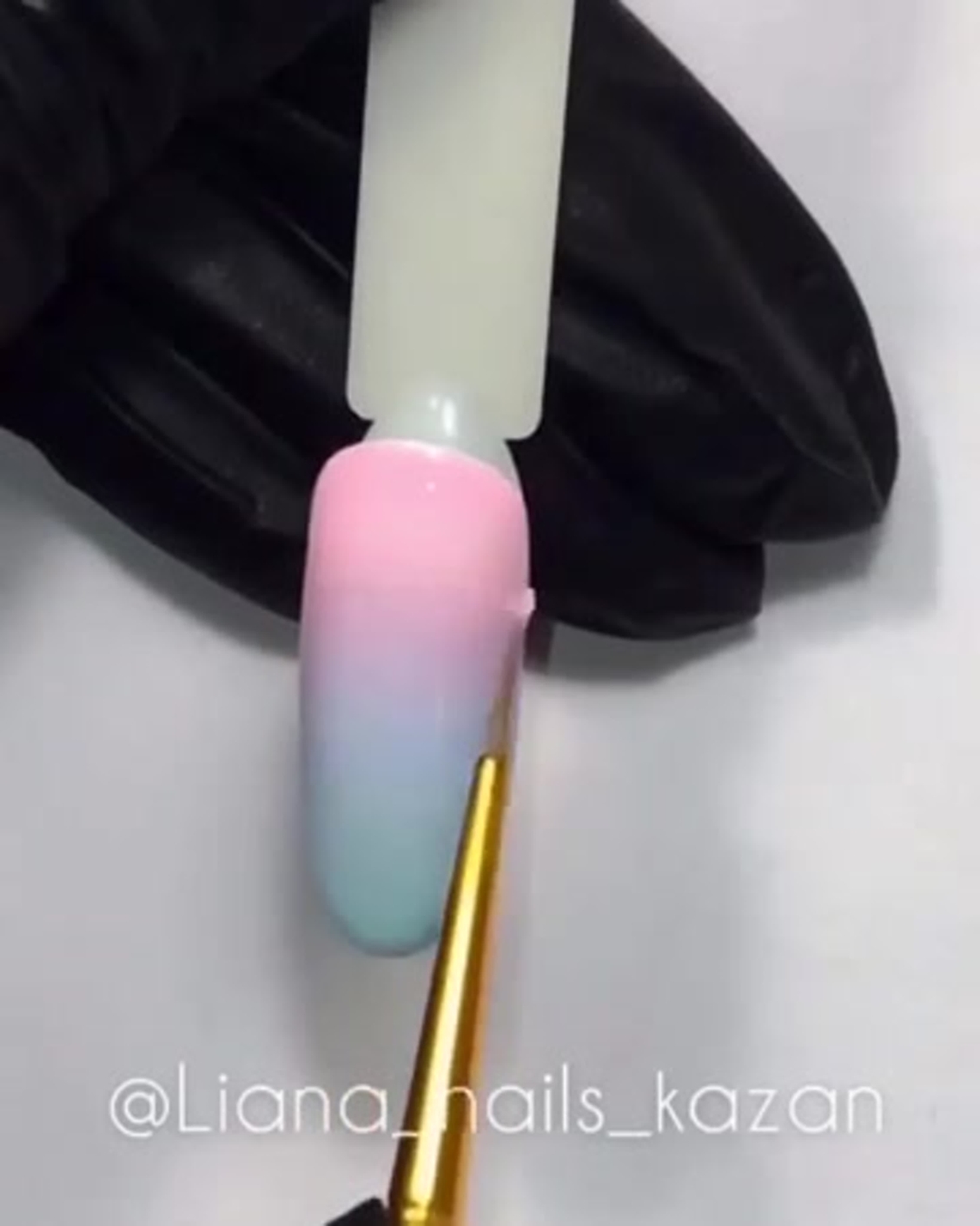Штука чтобы рисовать ровные линии кисточкой