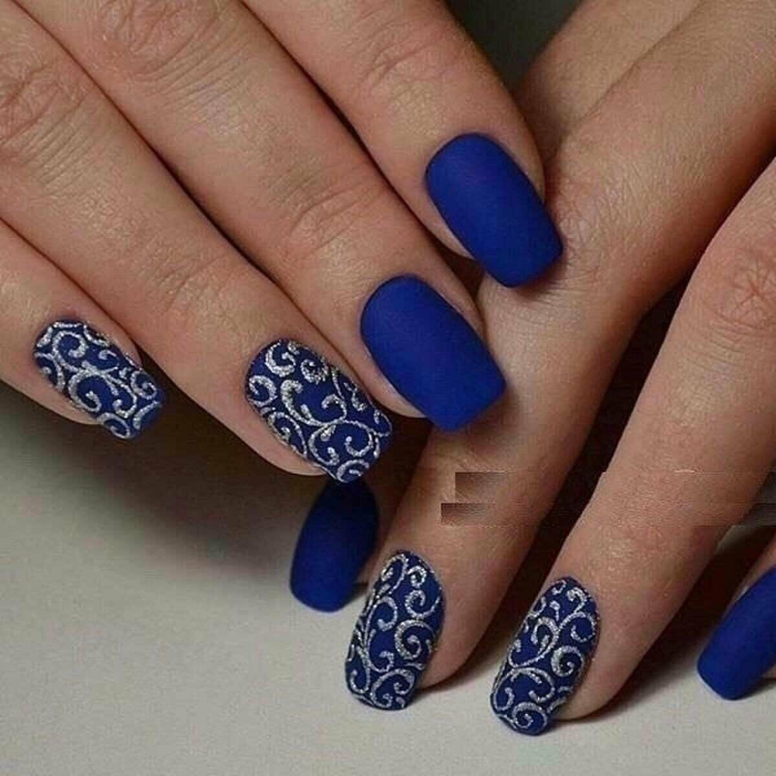 Синие длинные ногти