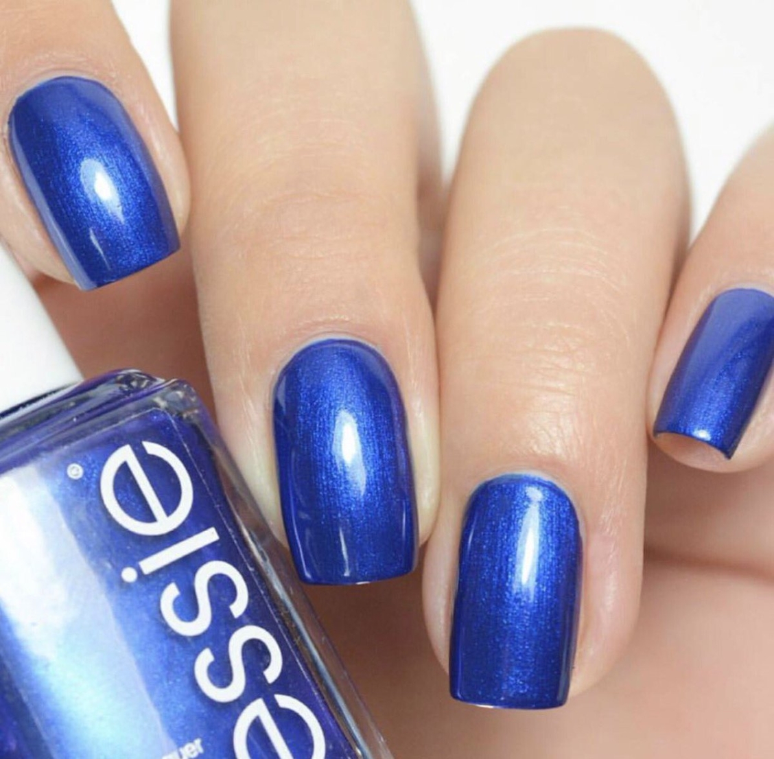 Essie 2021 синий