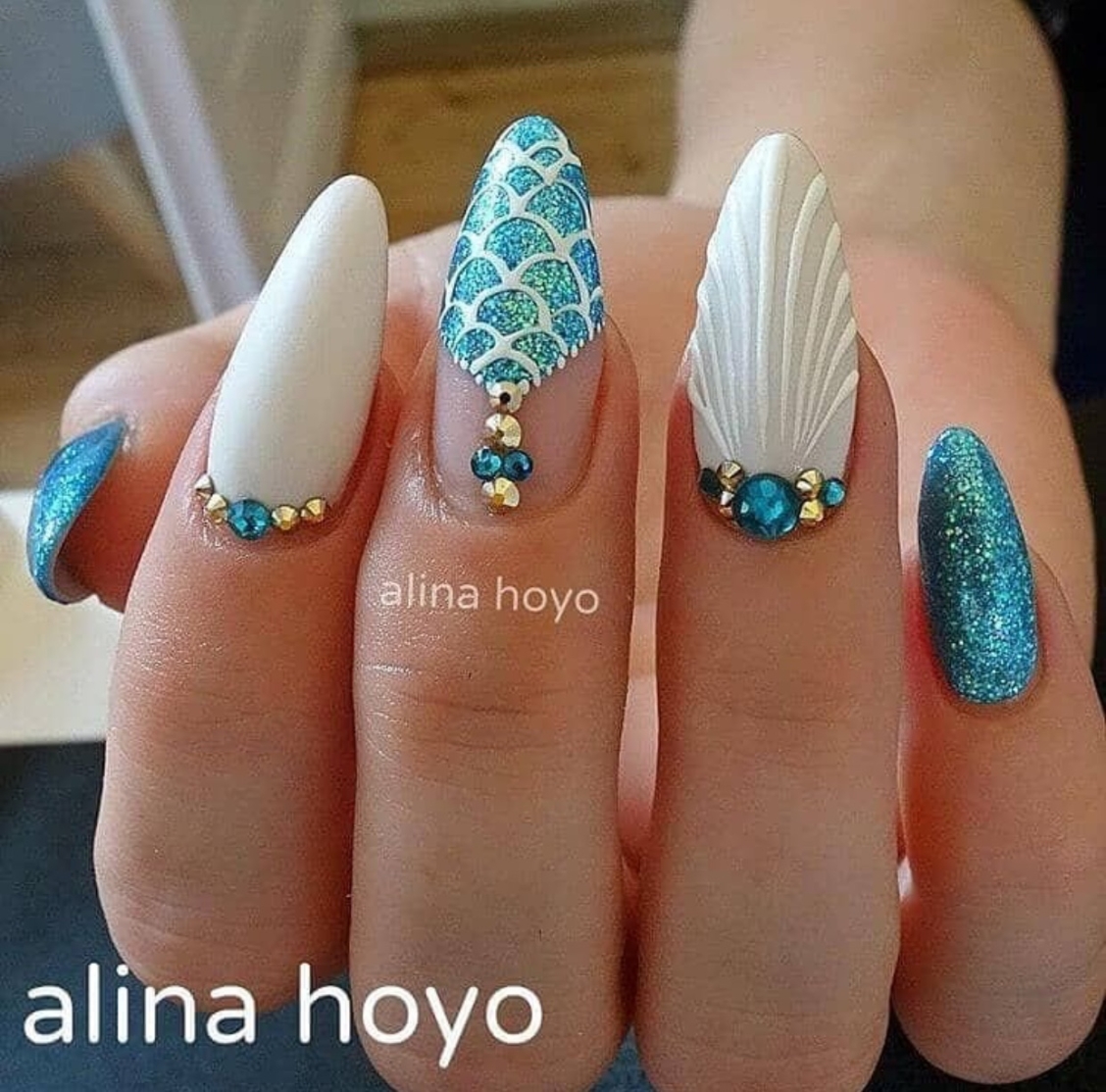 Длинные ногти и ракушки