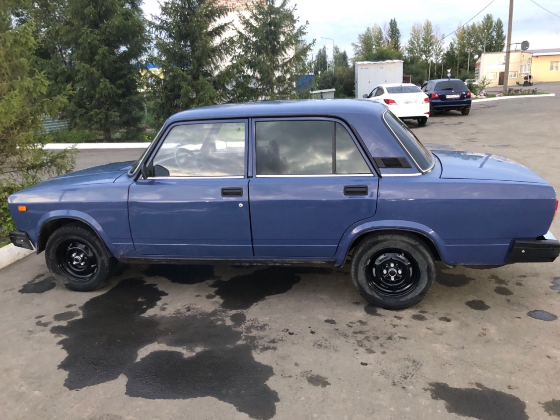 ВАЗ 2107 на черных штампах r13