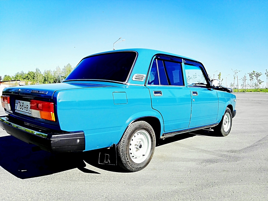 Lada 2107 голубая