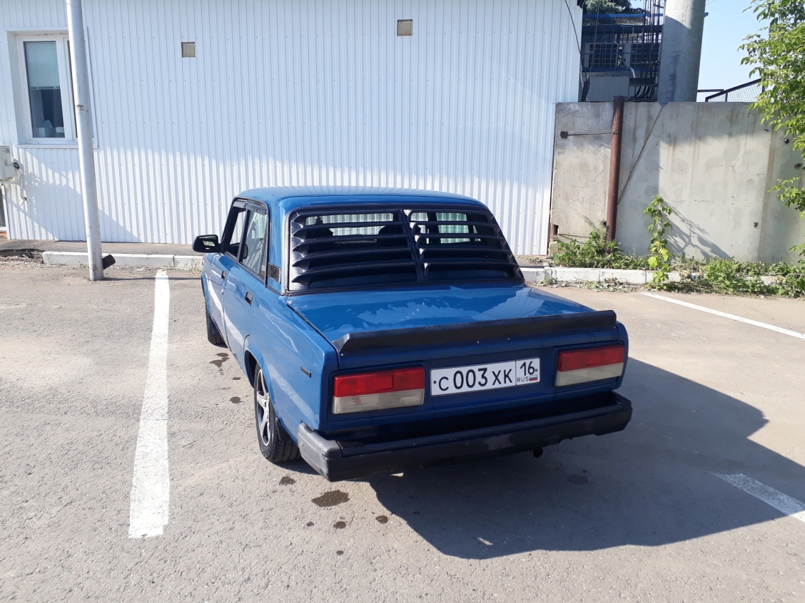 Синяя семерка сзади