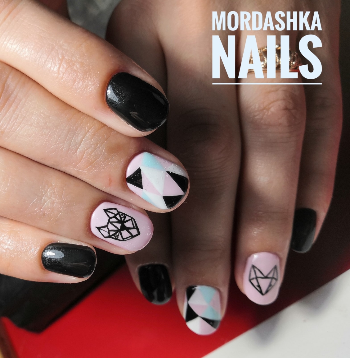 Маникюр на овальные ногти с блестками