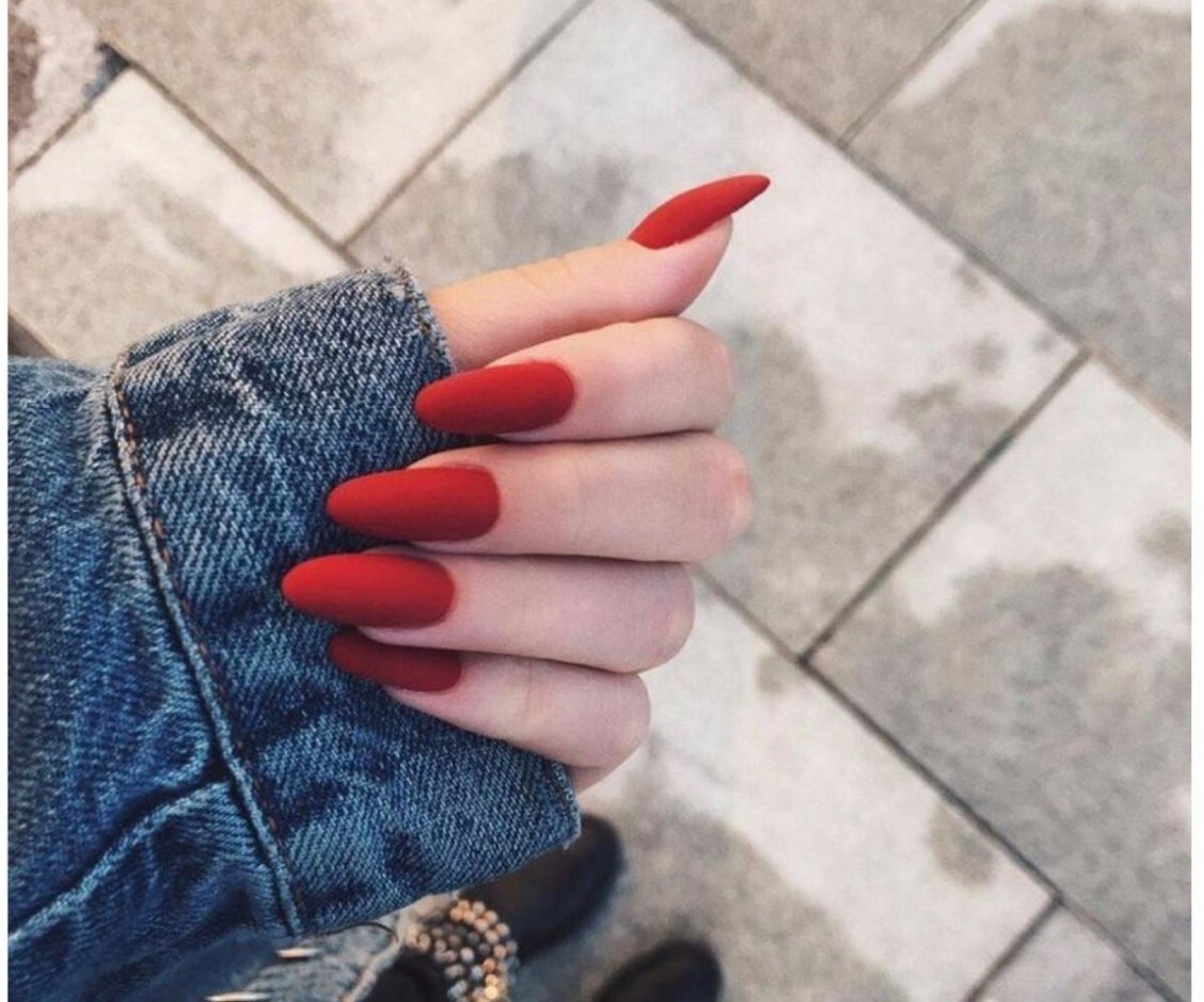 Стильные красные ногти