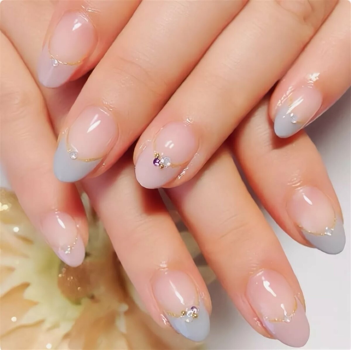 Круглые короткие ногти прозрачные