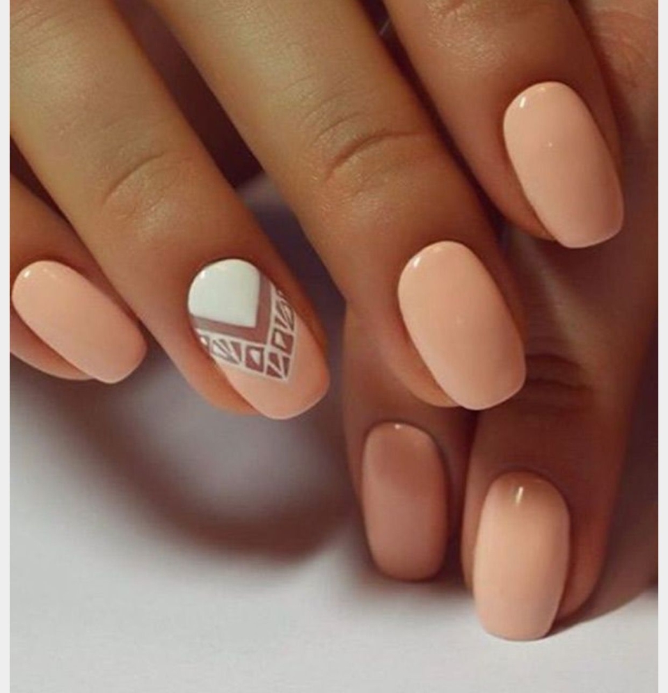 Ногти в бежевых тонах