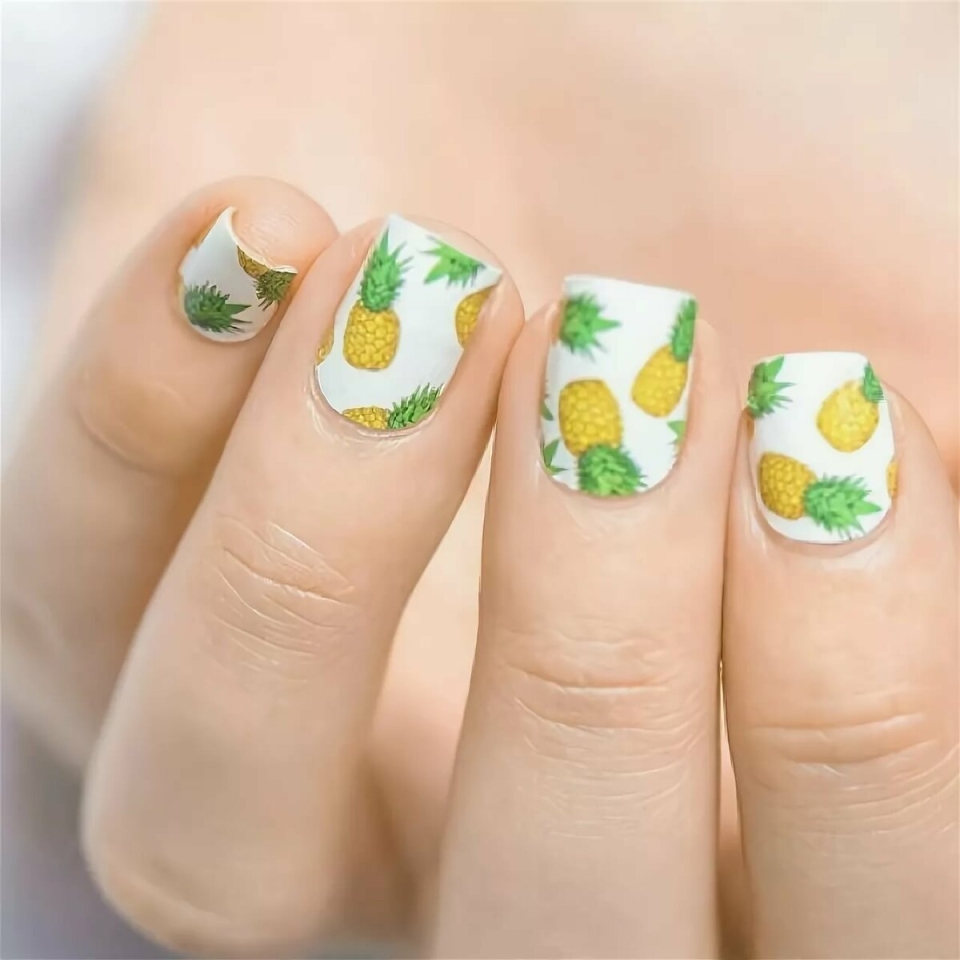 Фруктовый маникюр на короткие ногти