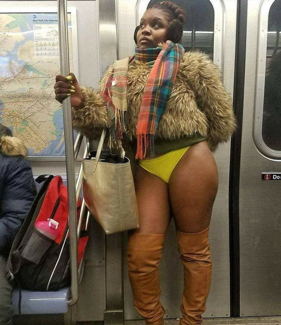 негр в метро женщина фото 26