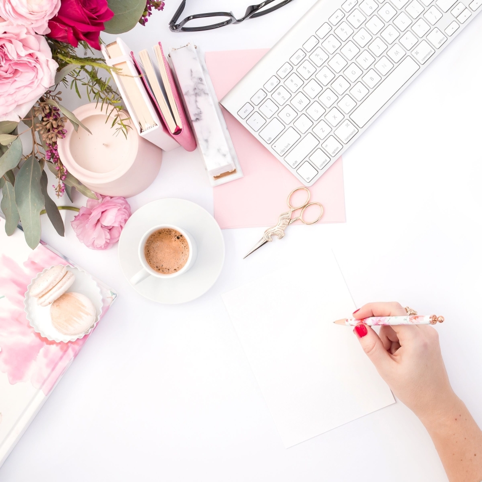 Обложка для актуальных маникюр