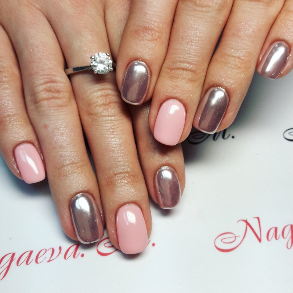 Маникюр с втиркой жемчуг