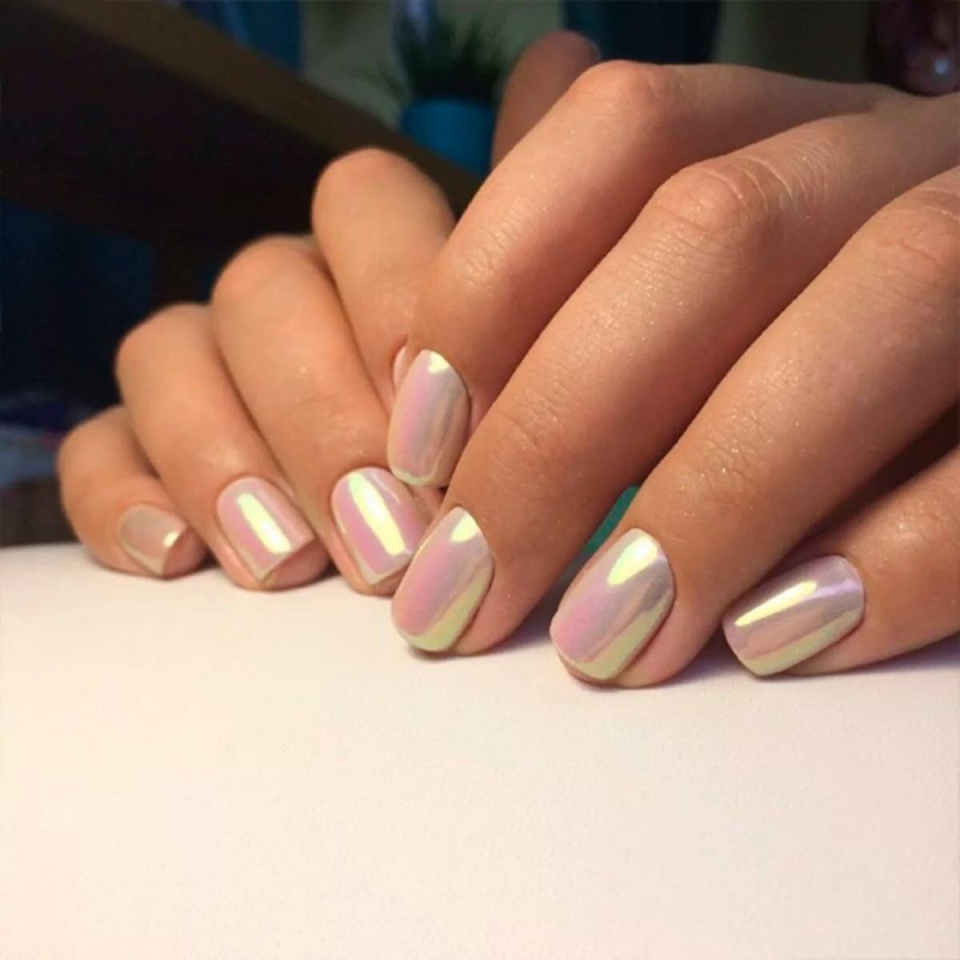 Нюдовый маникюр с втиркой