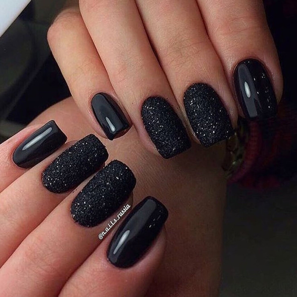 Красивые черные ногти
