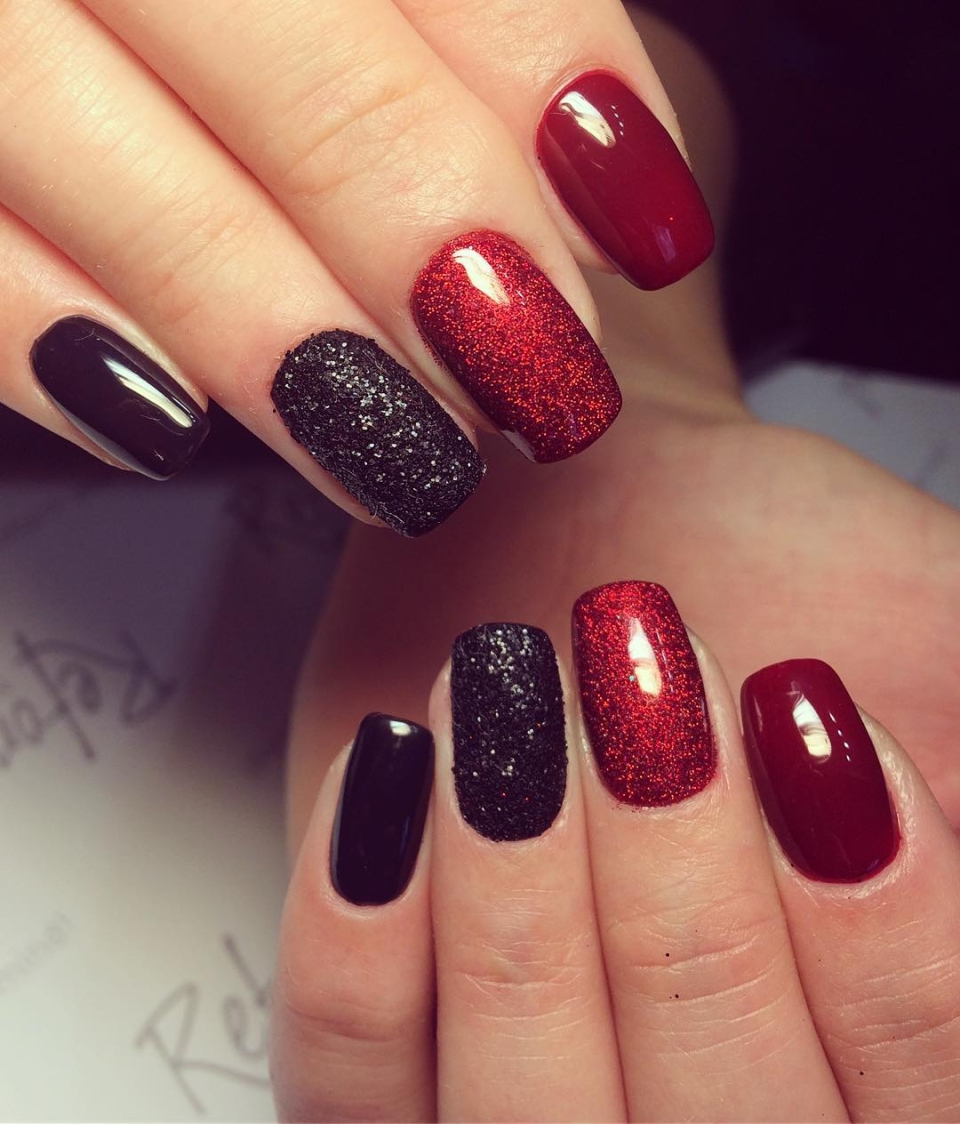 Маникюр черно красный