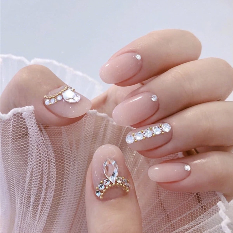 Свадебные ногти короткие