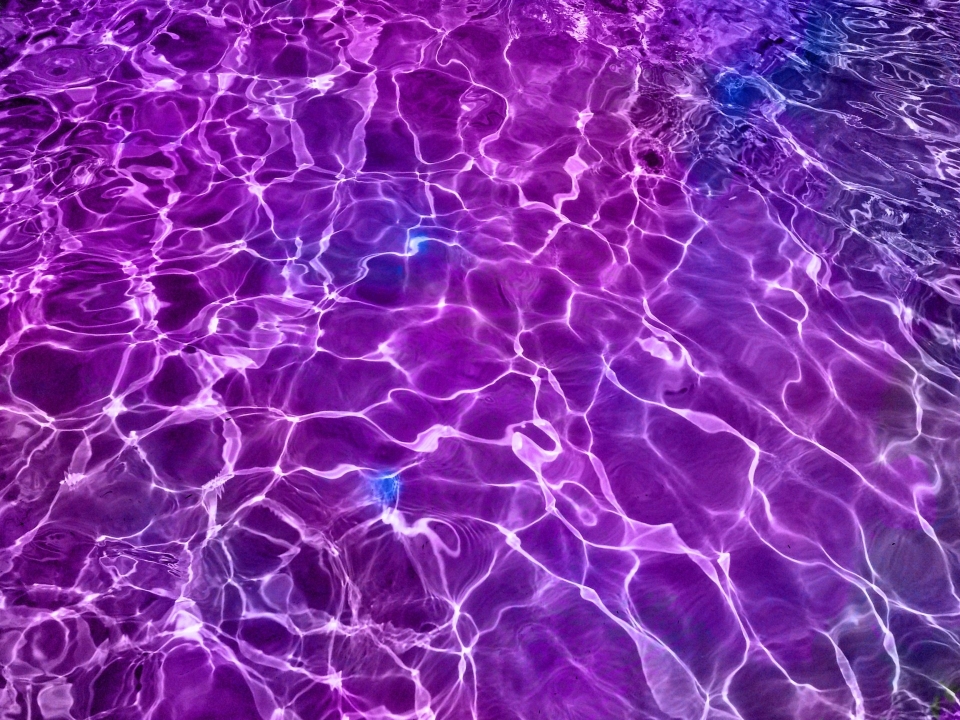 Фиолетовая вода
