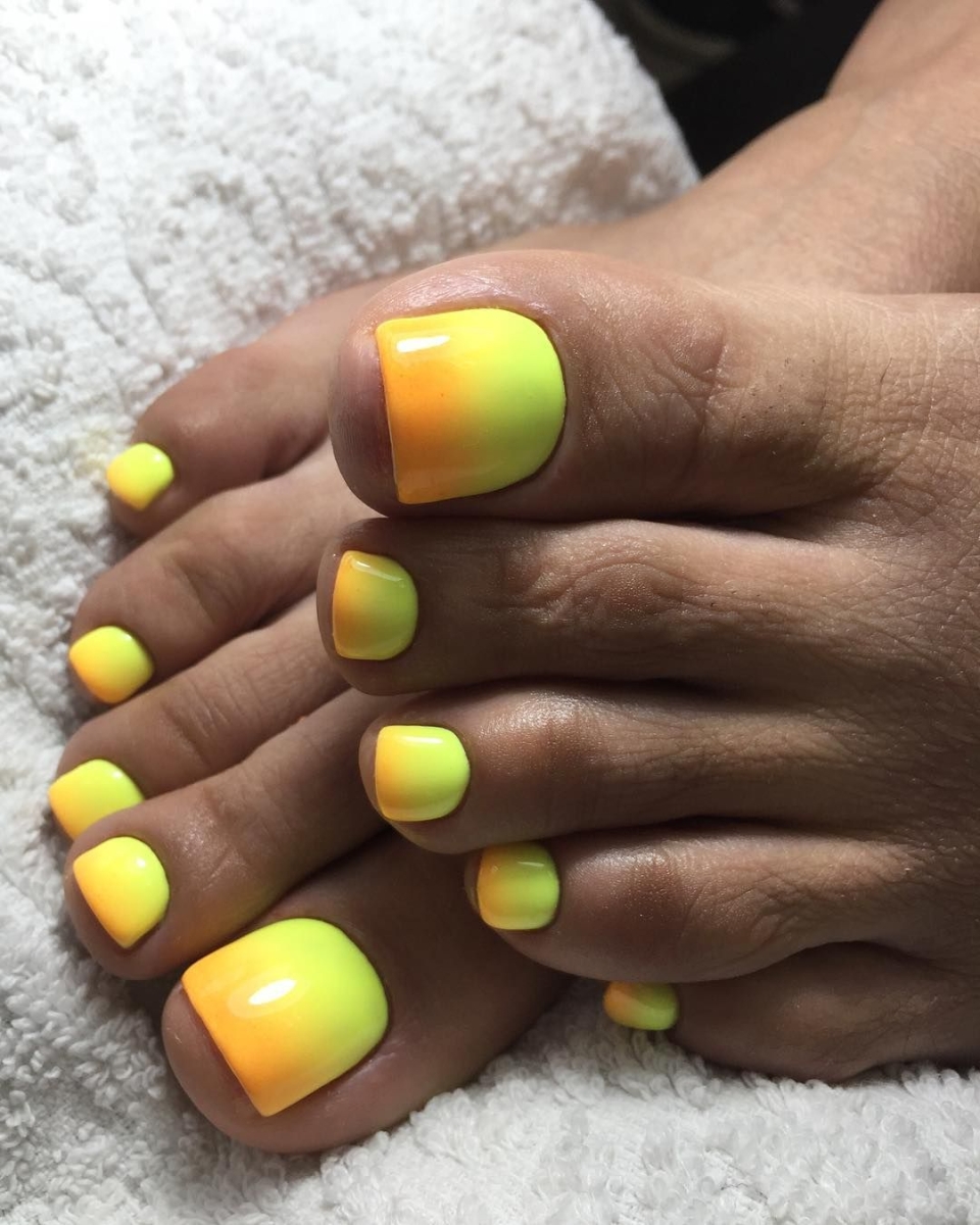 Модный педикюр