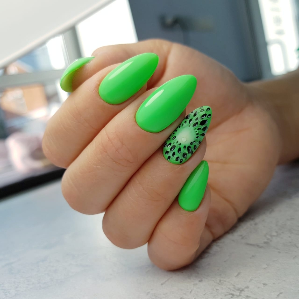 Яркие сочные ногти лето 2020