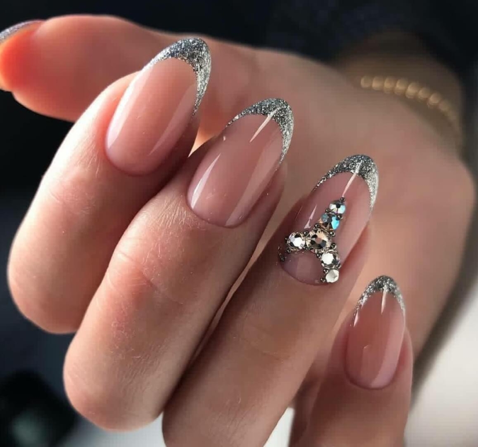 Серебристый френч миндаль