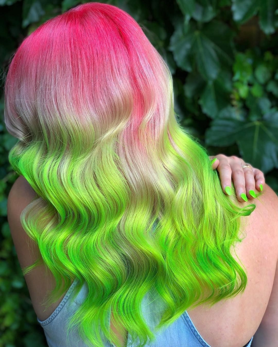 Розово зеленые волосы