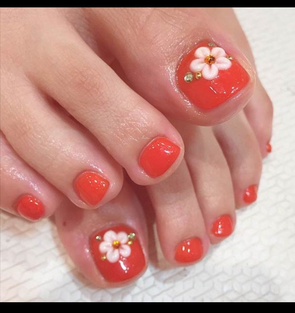 Коралловый педикюр