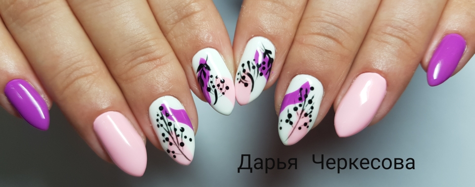 Маникюр с зеленой веточкой