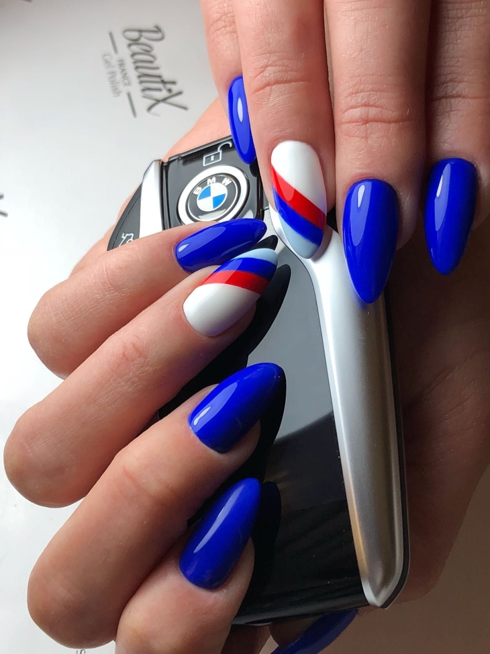 Маникюр в стиле BMW
